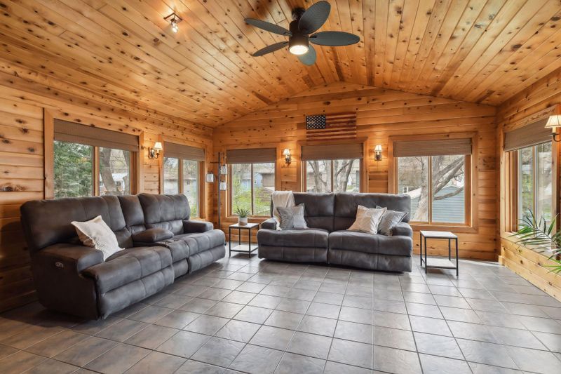 4253 France Ave N, Robbinsdale, MN 55422