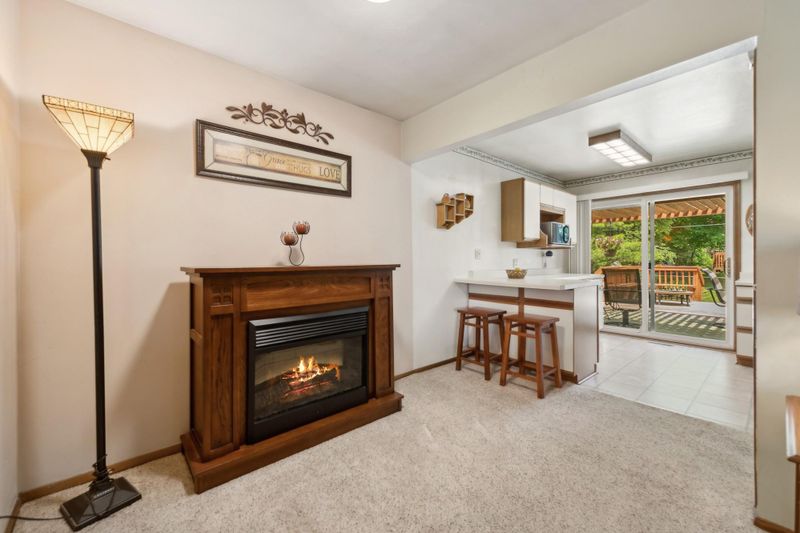 6640 4th St N, Oakdale, MN 55128