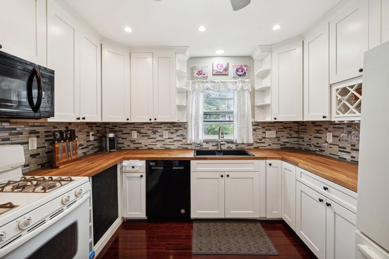 975 Orange Ave E, Saint Paul, MN 55106