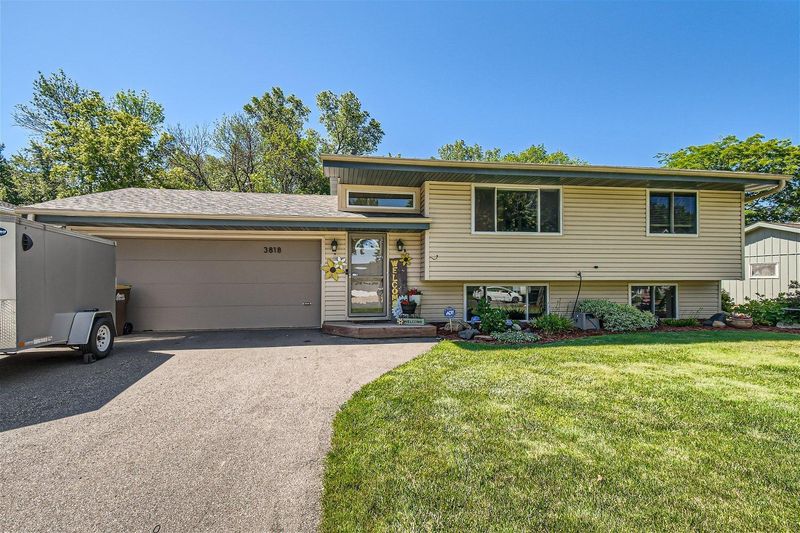 3818 Oak Ter, White Bear Lake, MN 55110