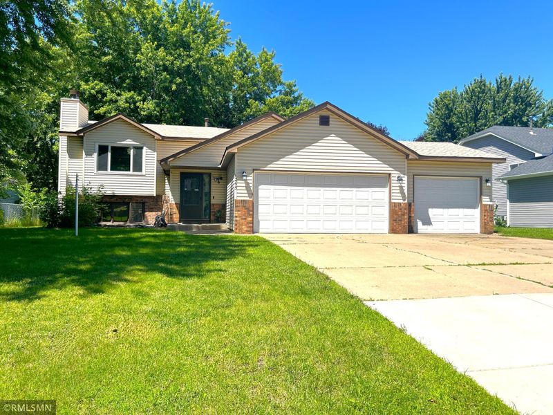 1265 Mayhill Rd, Maplewood, MN 55119