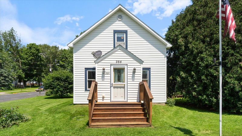 264 W Summit Ave, Ellsworth, WI 54011