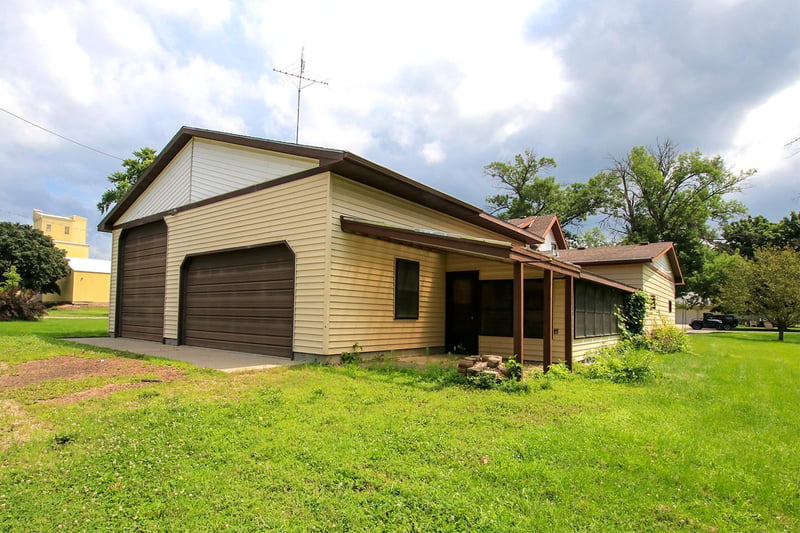 650 Bowman St, Stewart, MN 55385