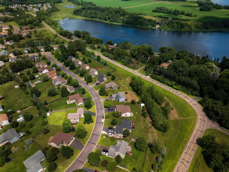 1505 Cedar Dr S, Cambridge, MN 55008
