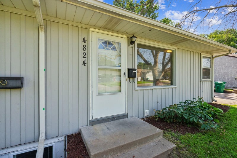 4824 Idaho Ave N, Crystal, MN 55428