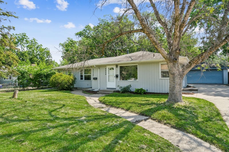 4824 Idaho Ave N, Crystal, MN 55428