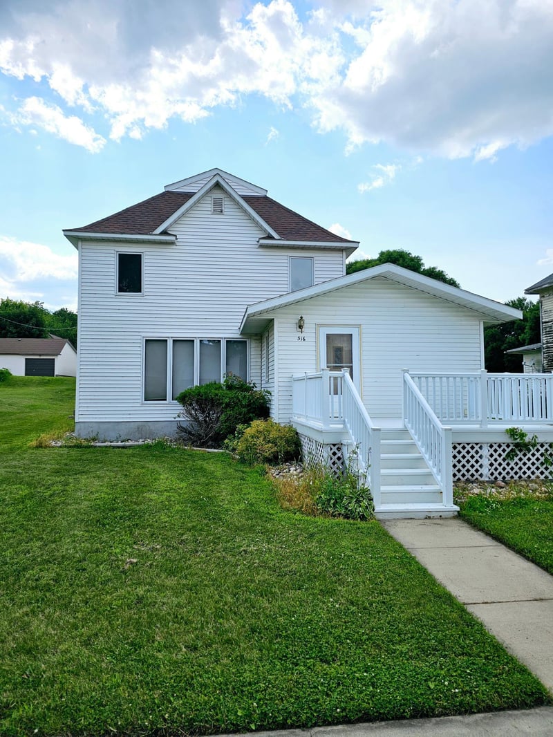 316 N 3rd St, Milan, MN 56262