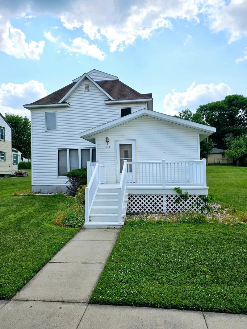 316 N 3rd St, Milan, MN 56262