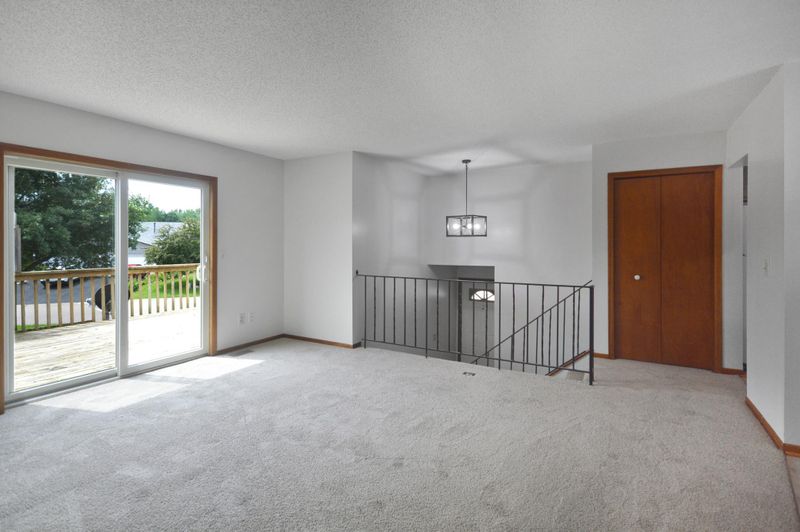 4733 Hayward Rd N, Oakdale, MN 55128