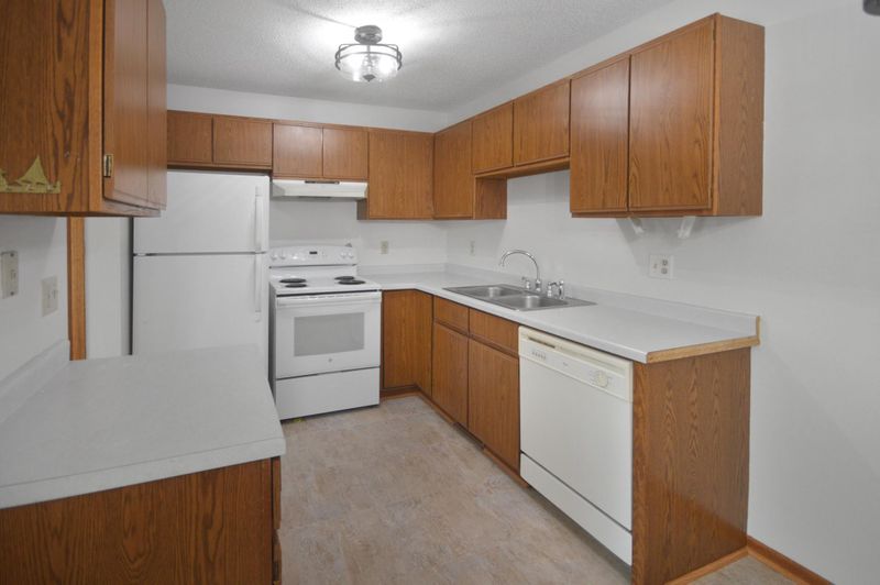 4733 Hayward Rd N, Oakdale, MN 55128