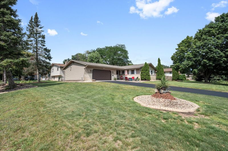 11901 Porter Dr, Champlin, MN 55316