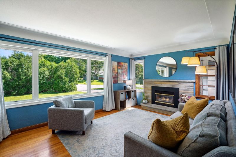 11317 Sunset Trl, Minneapolis, MN 55441