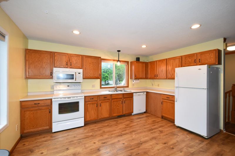 640 Jefferson Dr, Zumbrota, MN 55992