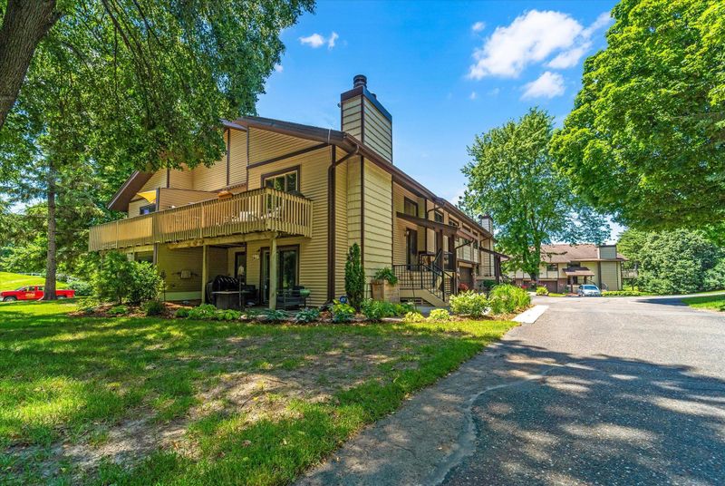 3155 Farnum Dr, Eagan, MN 55121