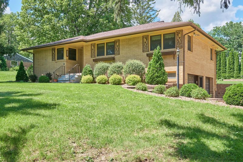 2565 Oak Hills Dr SW, Rochester, MN 55902