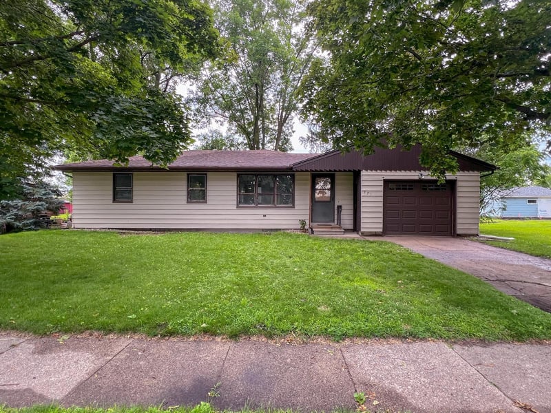 221 N Main St, Granada, MN 56039