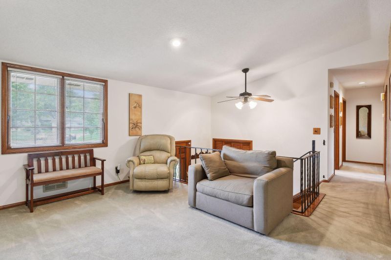 3415 Maplewood Dr, Saint Anthony, MN 55418
