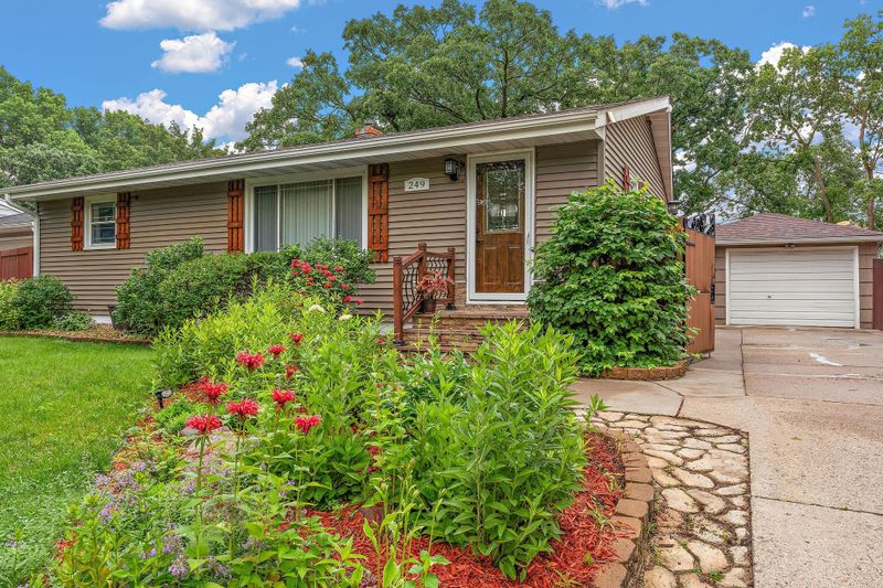 249 Sherrie Ln, Woodbury, MN 55125