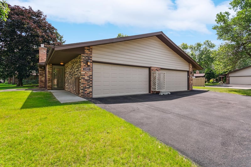 1025 Zanzibar Ln N, Minneapolis, MN 55447