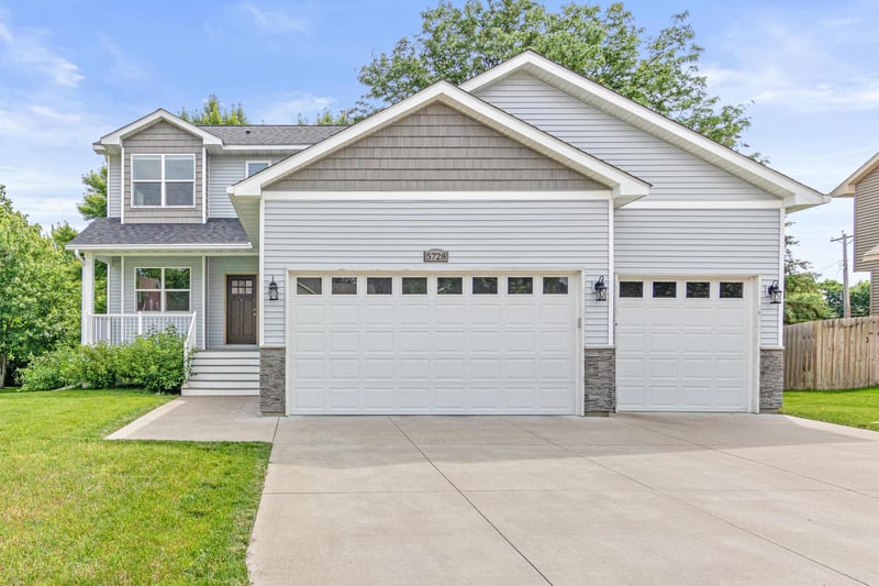5728 Oregon Ct, Crystal, MN 55428