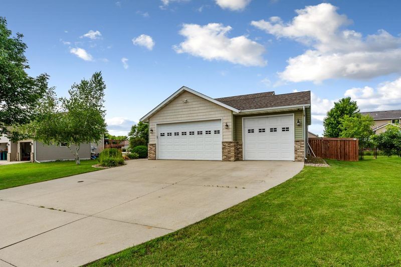 2430 Fox Hollow Ln, Owatonna, MN 55060