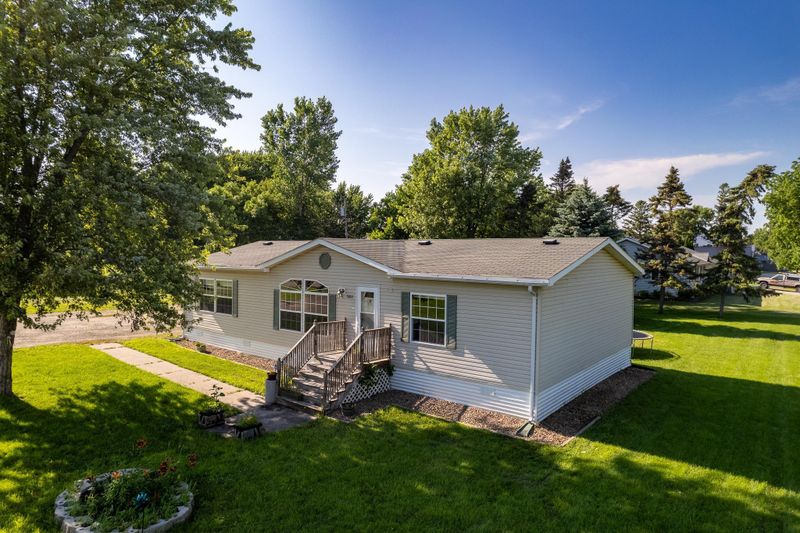 5202 2nd St, Glencoe, MN 55336