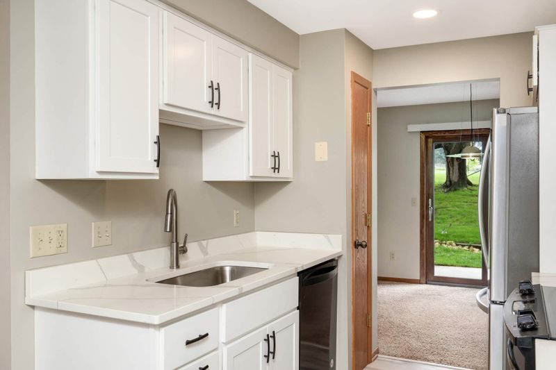 7252 Allen Ct, Eden Prairie, MN 55346