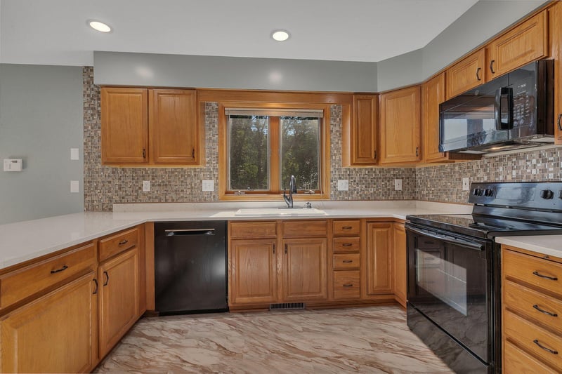 543 6th St, Buffalo Lake, MN 55314