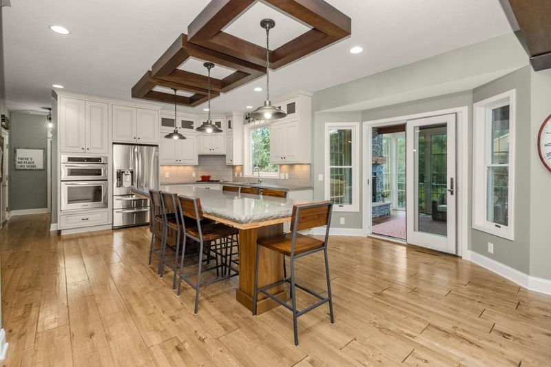 3956 Donegal Way, Eagan, MN 55122