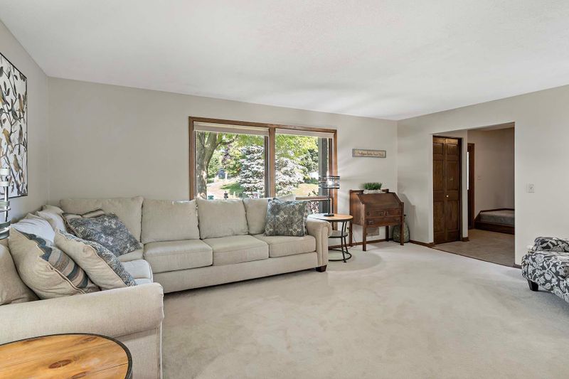12924 Eveleth Ave, Apple Valley, MN 55124
