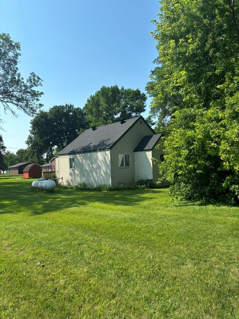 308 6th St E, Herman, MN 56248