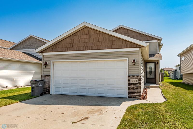 934 41st Ave S, Moorhead, MN 56560