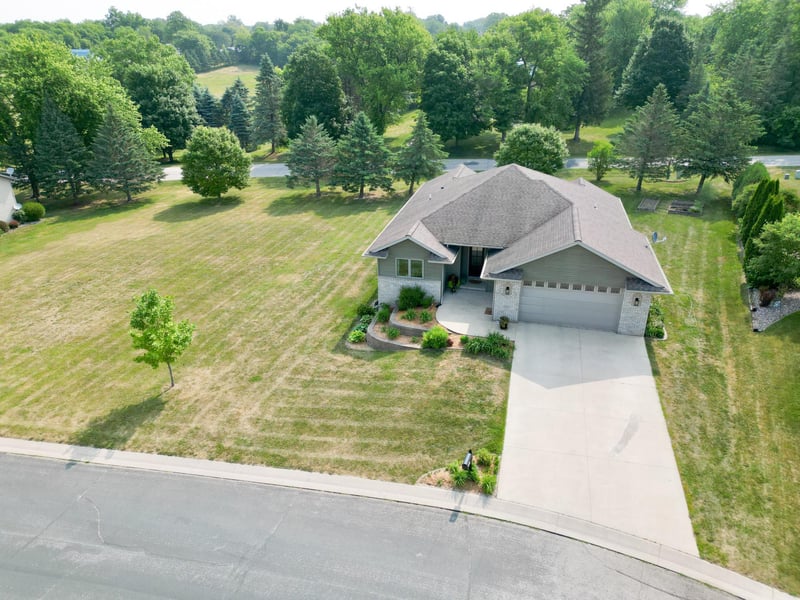 804 Crestwood Ct, Spring Valley, MN 55975