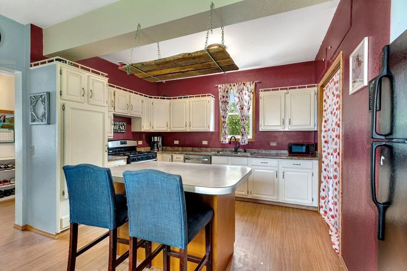 107 E Ash St, Saint Joseph, MN 56374