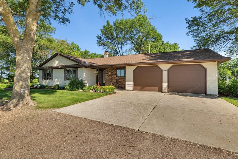 65730 162nd St, Buffalo Lake, MN 55314