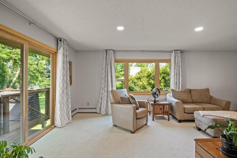 1313 Oakwood Dr, Anoka, MN 55303
