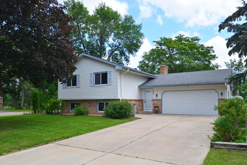 6664 Hillsboro Ave N, Brooklyn Park, MN 55428