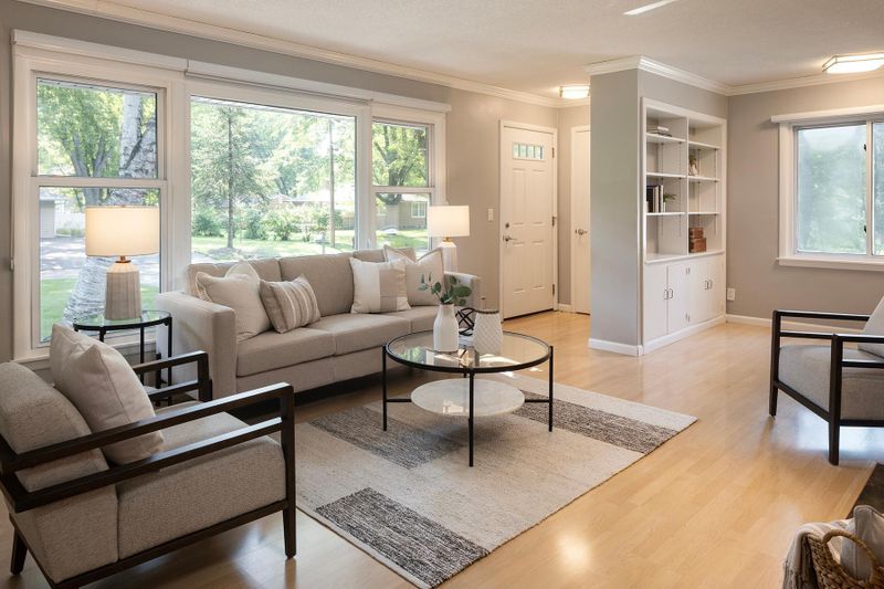 506 Lombardy Ln, Minnetonka, MN 55305