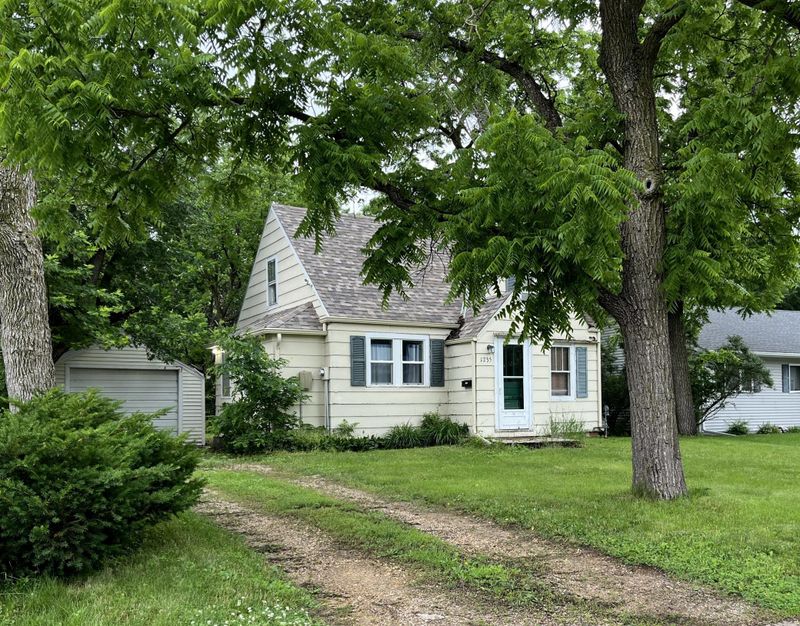 1235 River Rd, Windom, MN 56101