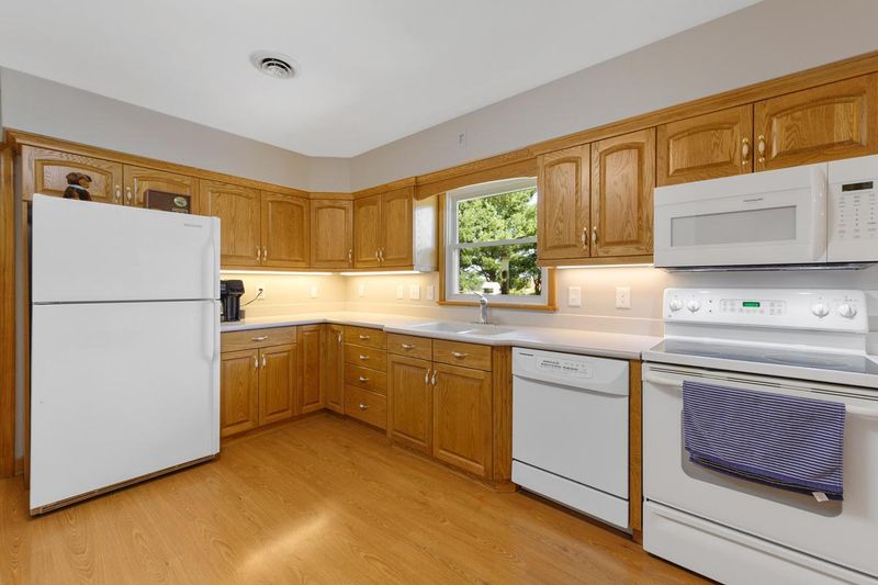 928 8th St SW, Faribault, MN 55021