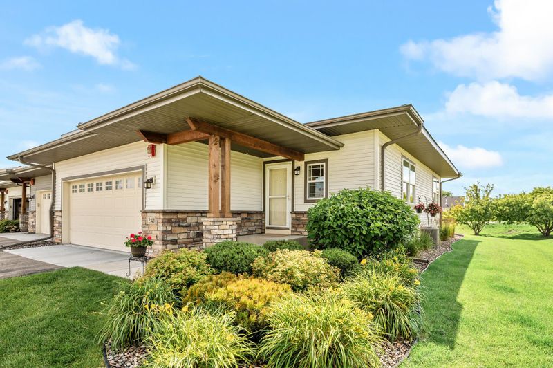 1241 Vernon Dr, Carver, MN 55315