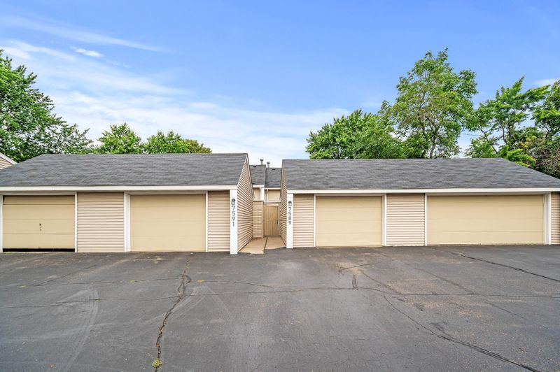 7589 Whitney Dr, Apple Valley, MN 55124