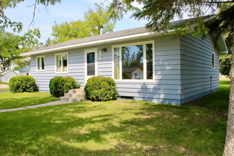 207 Lincoln Ave W, Karlstad, MN 56732