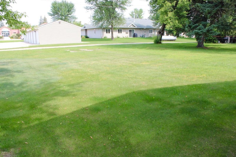 207 Lincoln Ave W, Karlstad, MN 56732