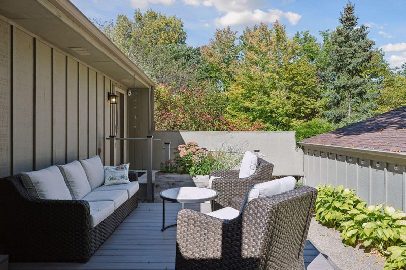 1814 Zanzibar Ln N, Minneapolis, MN 55447