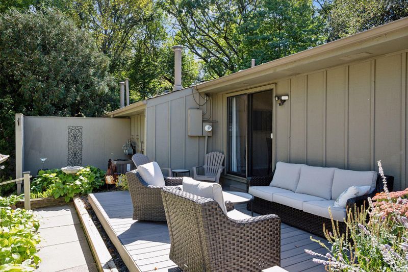 1814 Zanzibar Ln N, Minneapolis, MN 55447