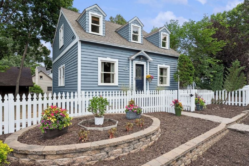 67 Juniper St, Mahtomedi, MN 55115