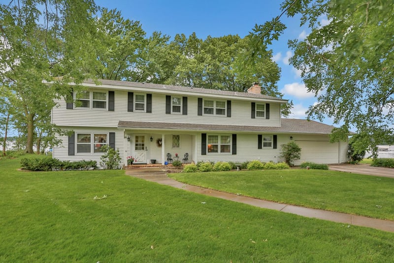 30034 Olinda Trl, Lindstrom, MN 55045