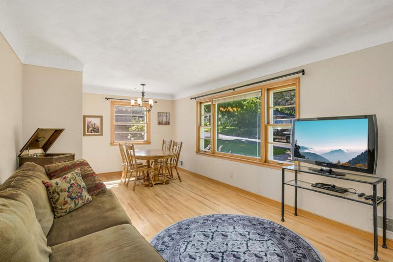 2339 Cowern Pl E, North Saint Paul, MN 55109