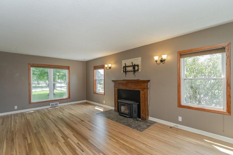 205 E Broadway, Plainview, MN 55964